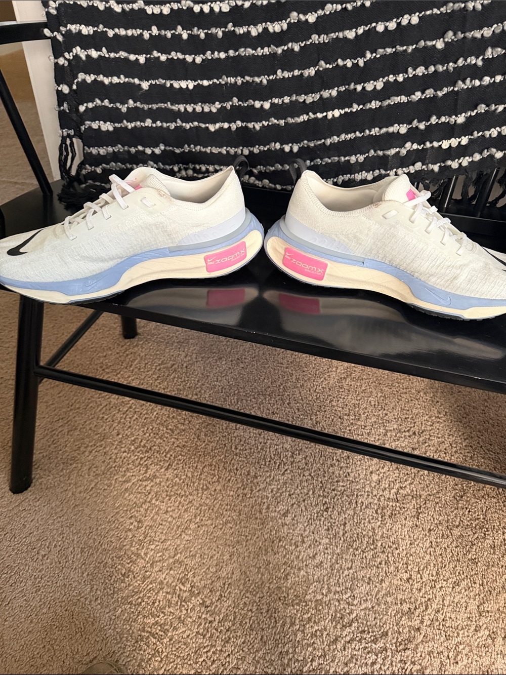 Nike men’s White, Black & Light Blue Zoomx Invincible Run 3 Running Shoes - Picture 4 of 8